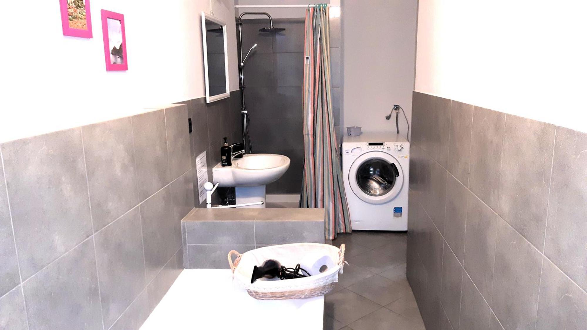 Metronear Apartment โกลเลญโญ ภายนอก รูปภาพ